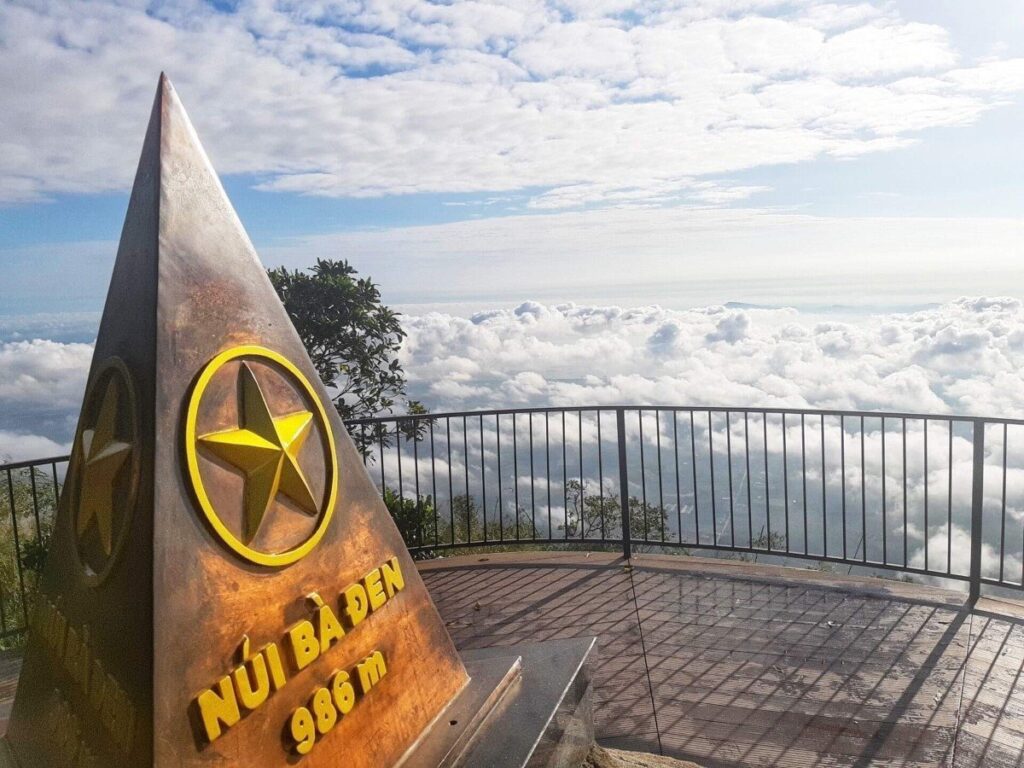 tay-ninh-cultural-day-tour-cao-dai-temple-and-ba-den-mountain