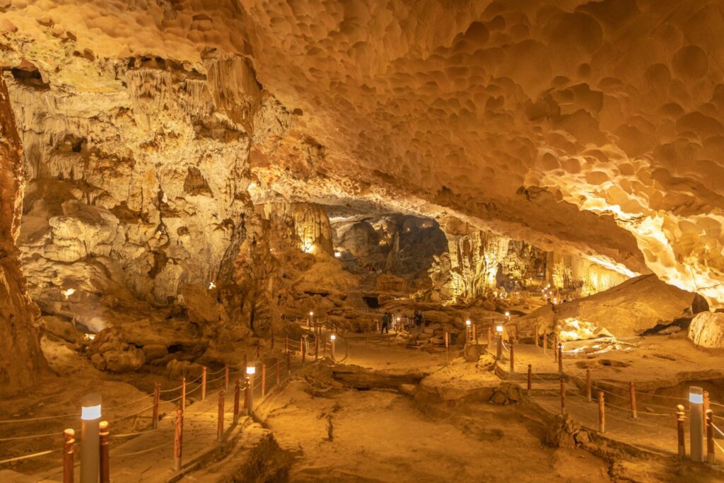 Sung-Sot-Cave