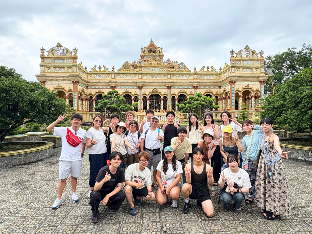 Vinh Trang Pagoda and Tourists